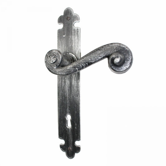 2066 Maniglia in Ferro Battuto per Porte su Placca.