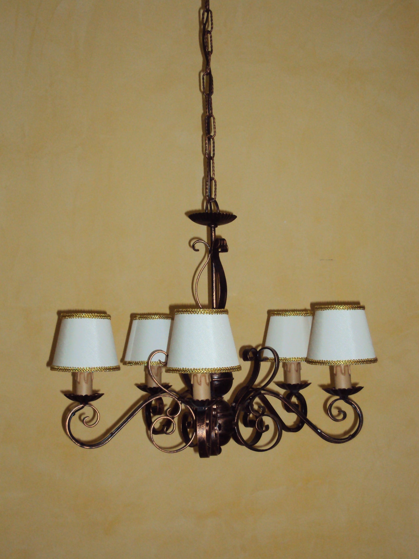 8101 Lampadario in ferro battuto a 5 luci