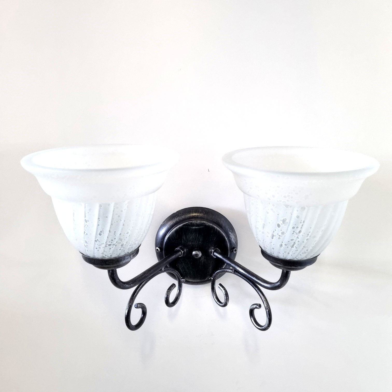 8124 Applique in ferro battuto a 2 luci