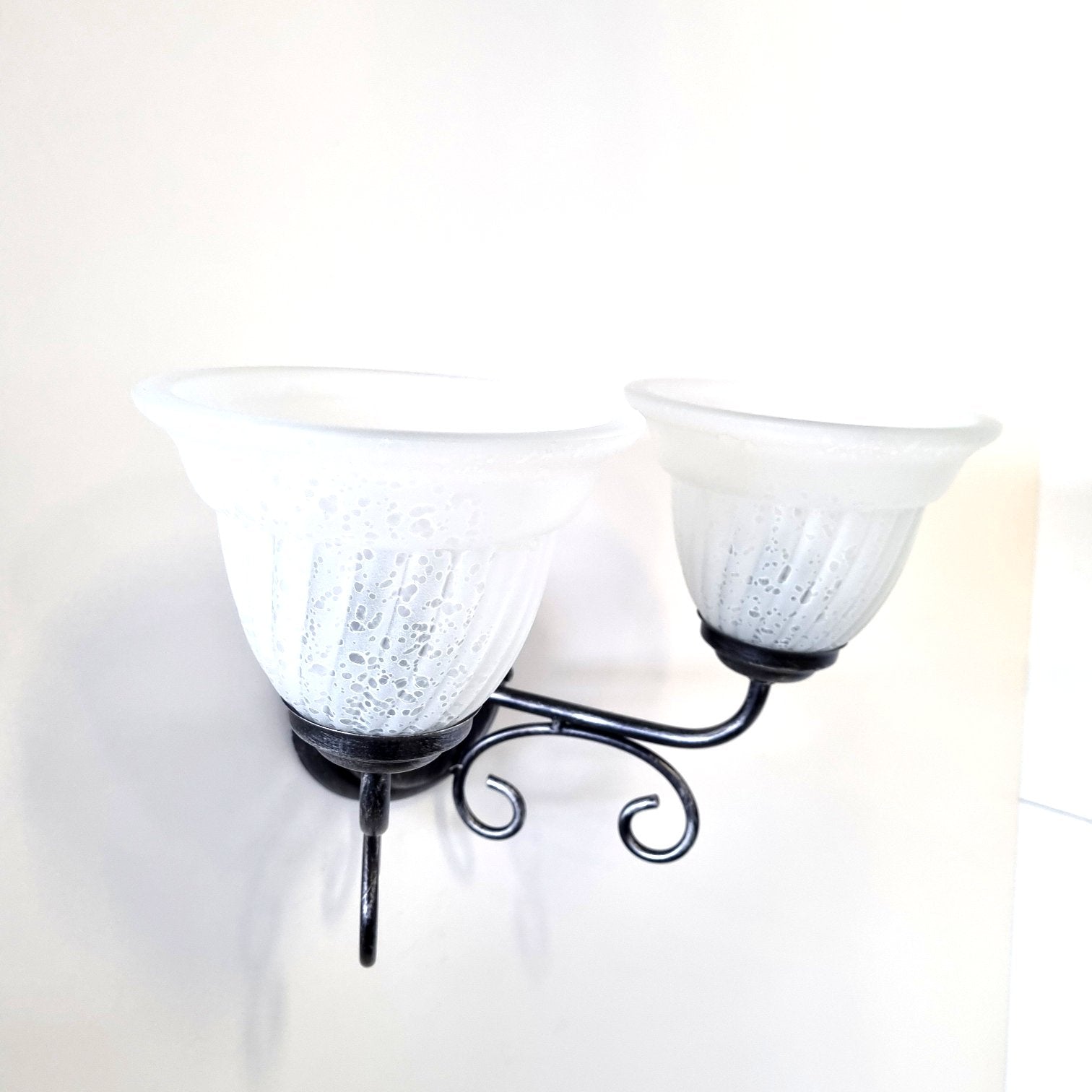 8124 Applique in ferro battuto a 2 luci