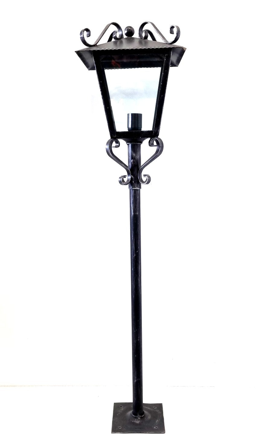 8583 Lanterna a palo in ferro battuto - Lanterna da terra