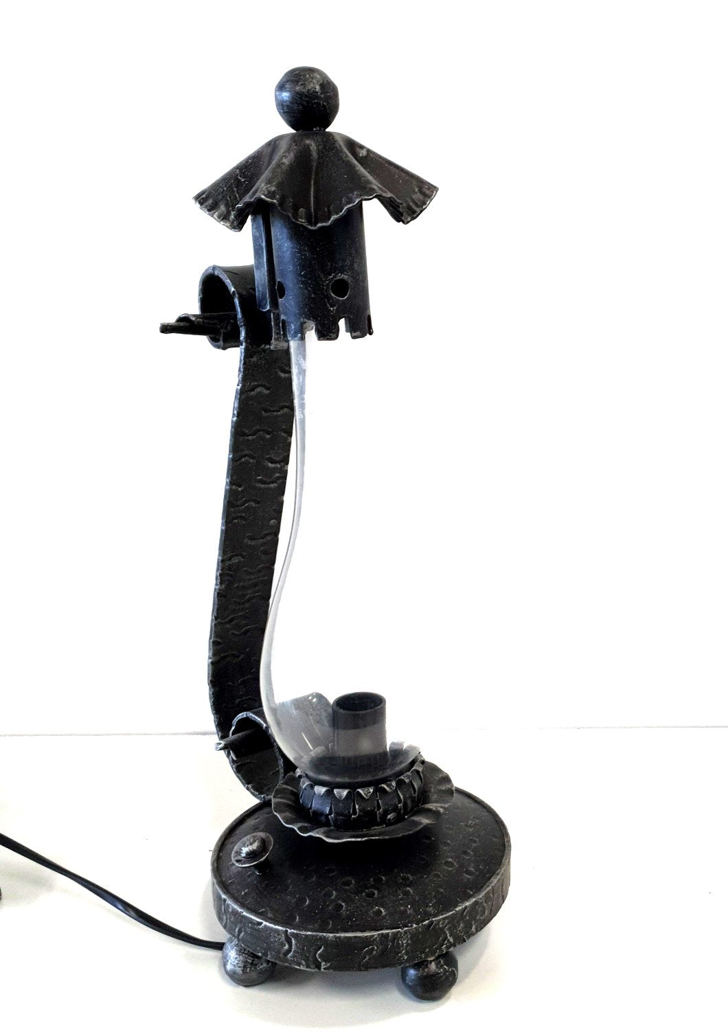 8050 Lampada da tavolo in ferro battuto