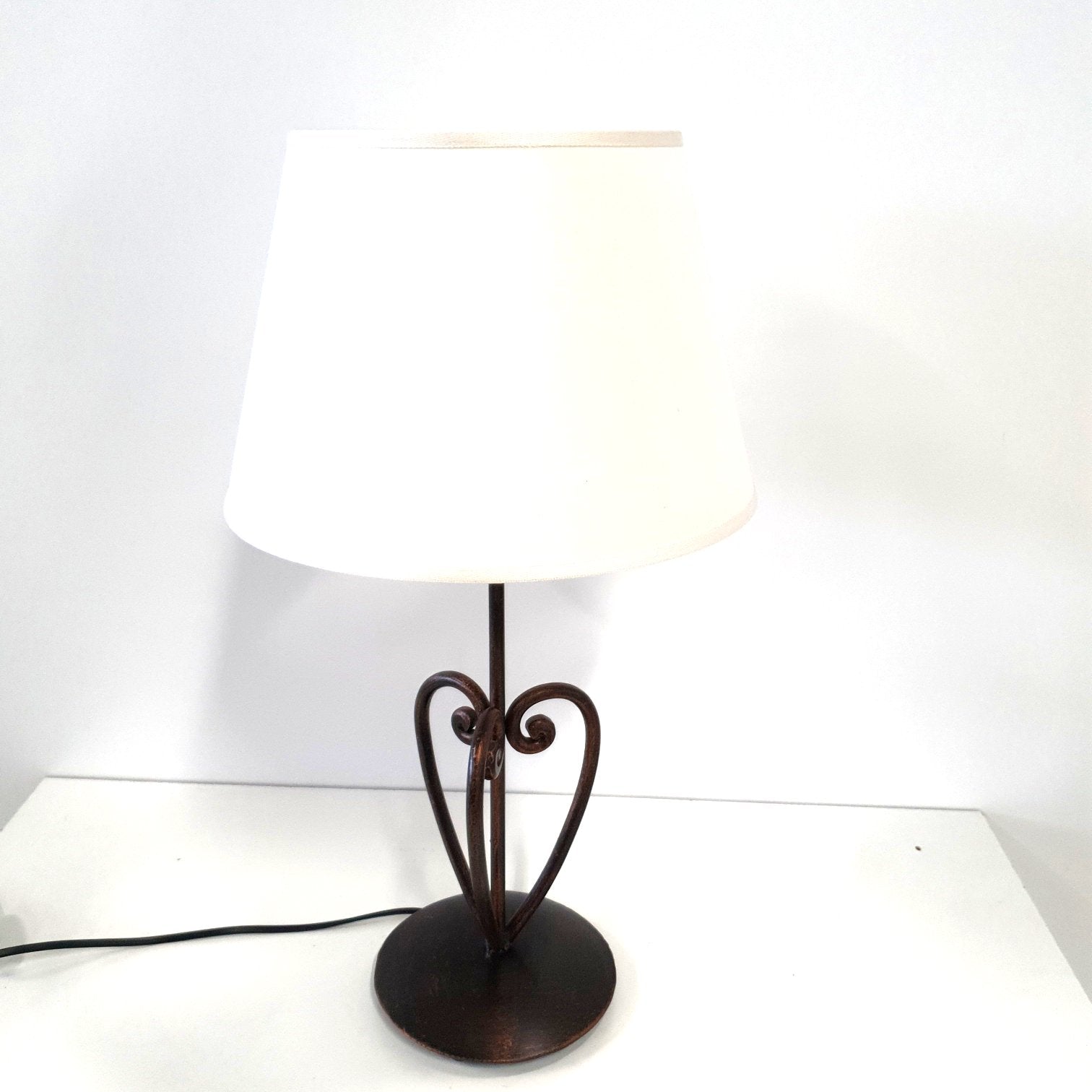 8109 Lampada da tavolo in ferro battuto