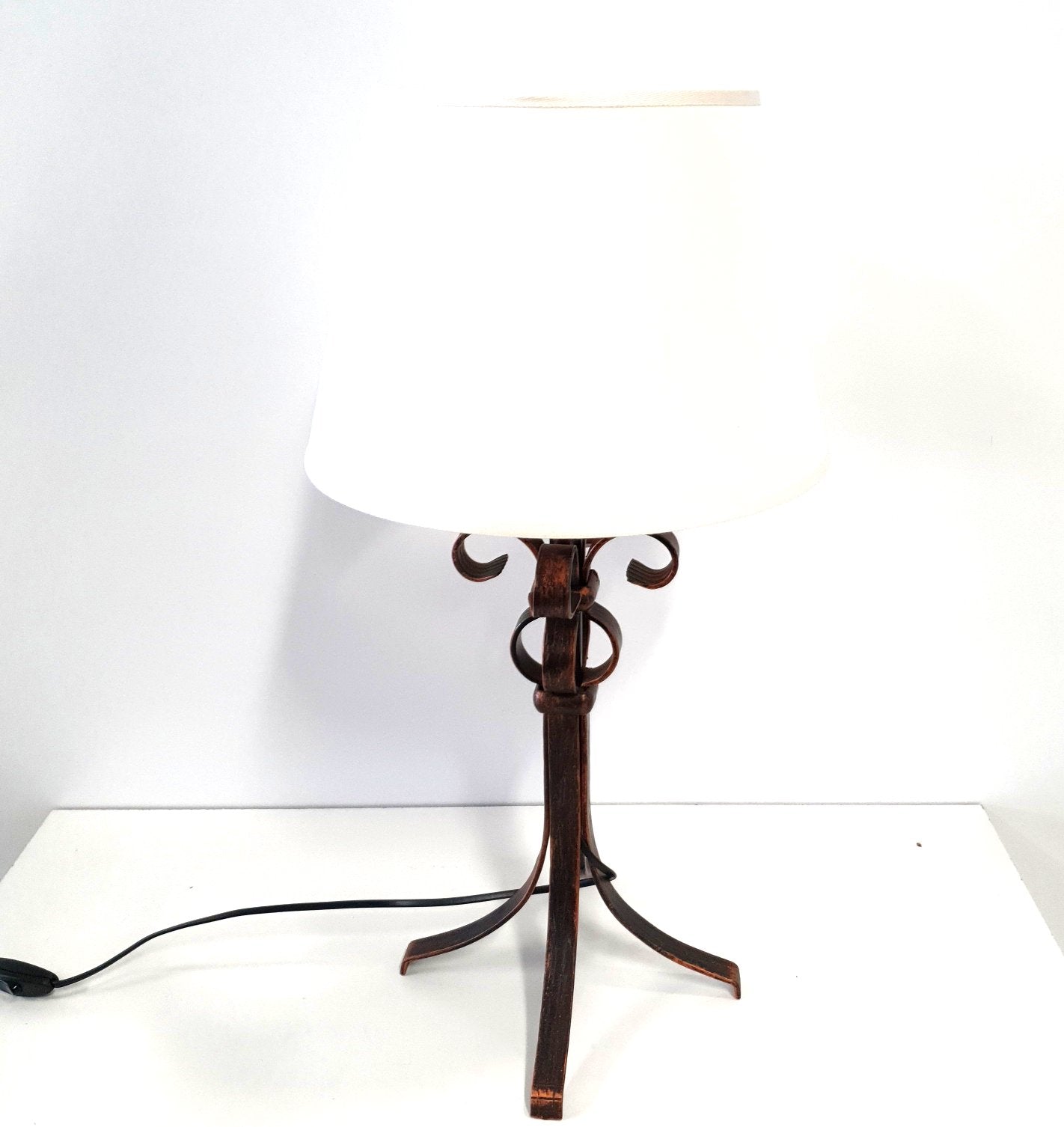 8115 Lampada da tavolo in ferro battuto