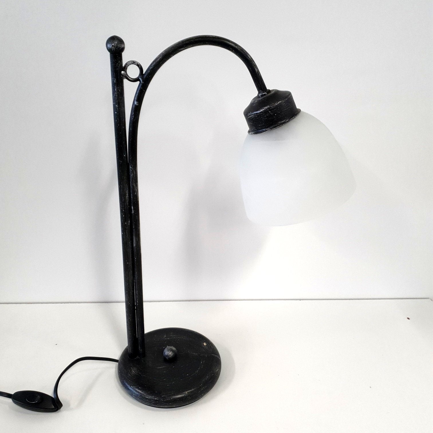 8290 Lampada da tavolo in ferro battuto