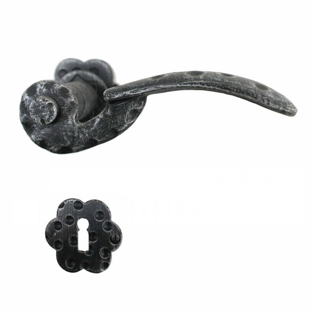 2045 Maniglia in Ferro Battuto per Porte su Rosetta.