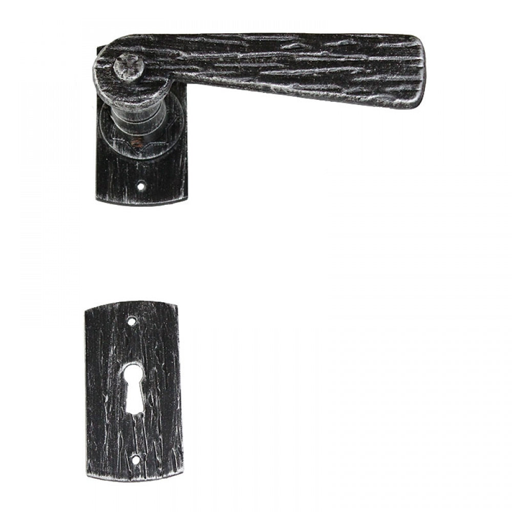 2055 Maniglia in Ferro Battuto per Porte su Rosetta.