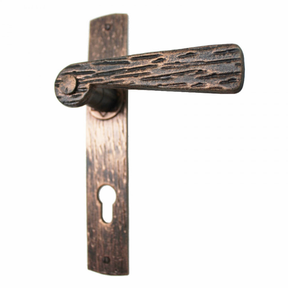 2058 Maniglia in Ferro Battuto per Porte su Placca.