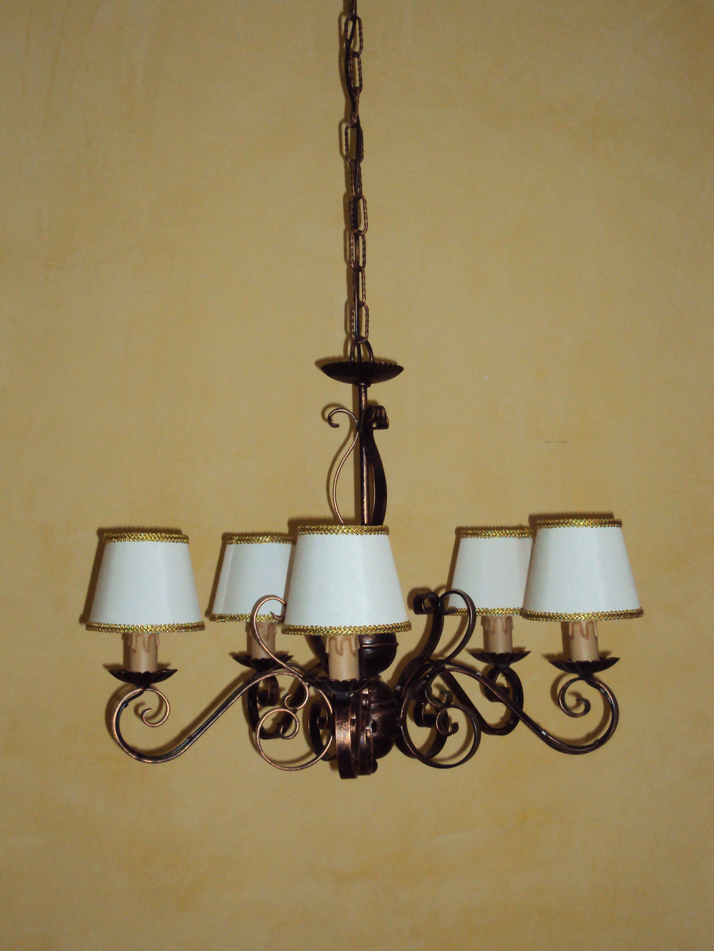 8101 Lampadario in ferro battuto a 5 luci