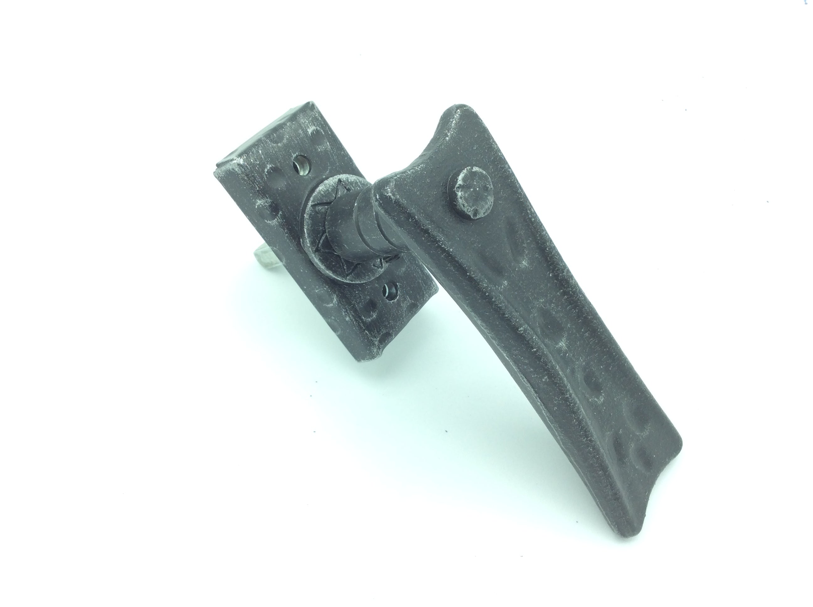 2124 Maniglia Martellina in Ferro Battuto per Finestra